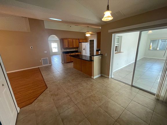 3rd image of 41 Bracken Ln