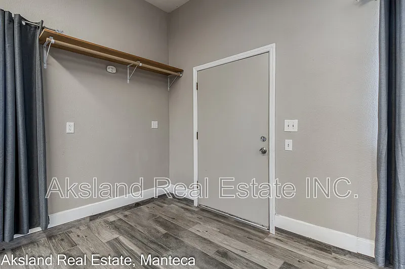 1 bed, 1.0 bath, 1100 sqft, $2,100 — Photo 3