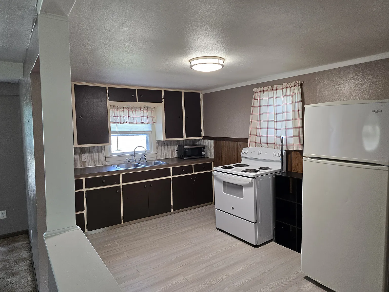 2 bed, 768 sqft, $750 — Photo 2