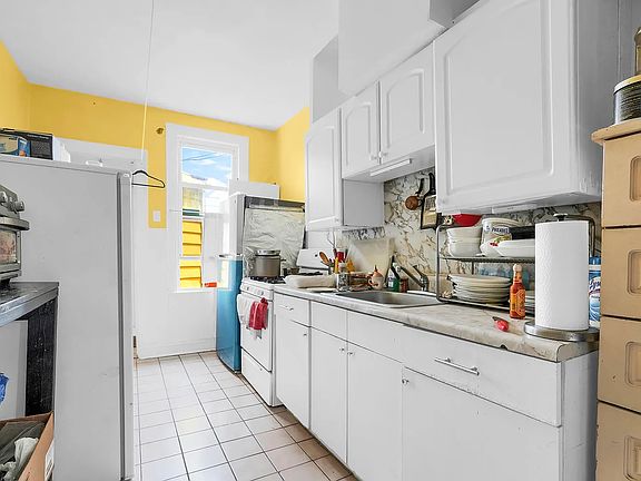5th image of 22-17 36th St #2FAMILY