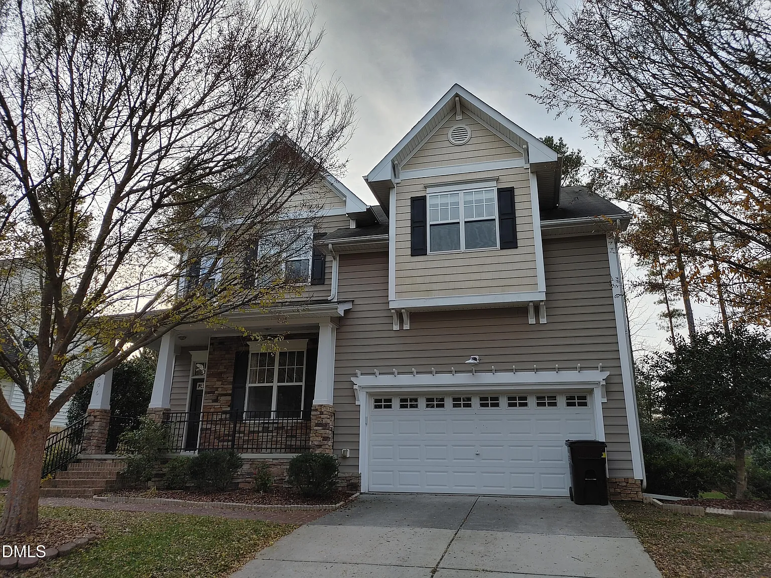 3 bed, 2.5 bath, 2750 sqft, $2,595 — Photo 1