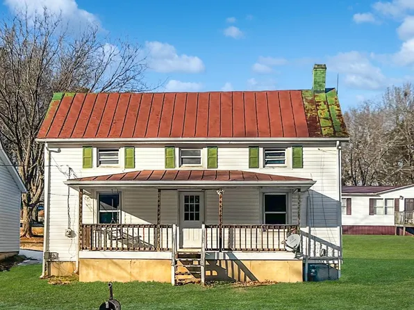 280 Hurt St, Chatham, VA 24531