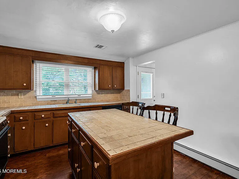 918 Charles Dr — Photo 23