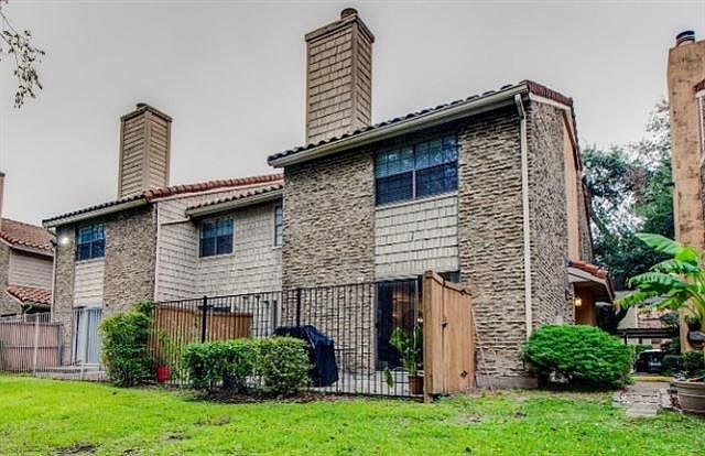 1st image of 875 Dublin Dr #3