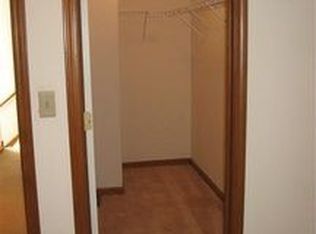 5603 Gateway Ln #102, Brookpark, OH 44142