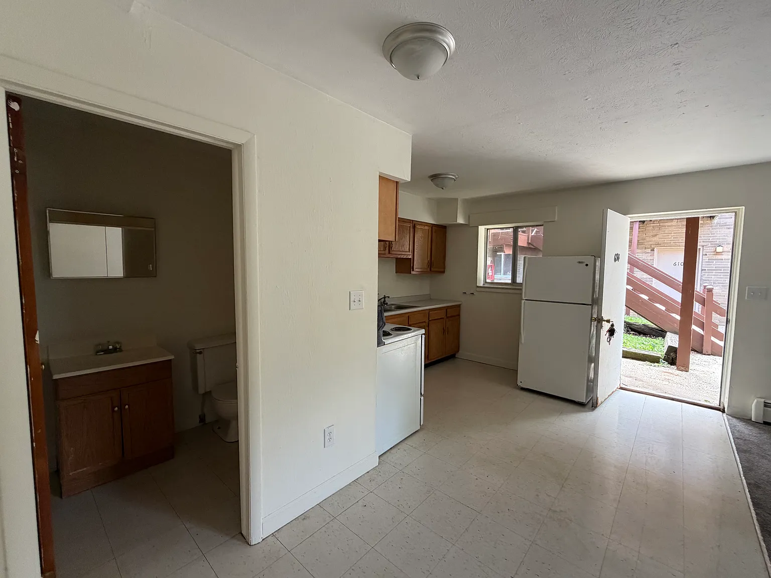 2 bed, 1.5 bath, $1,100 — Photo 3
