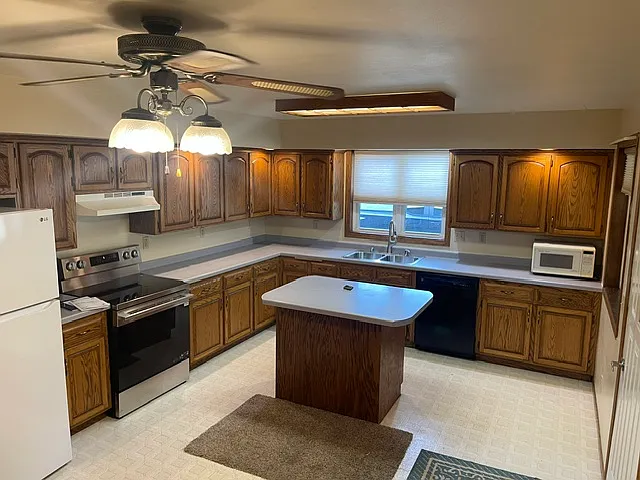 3 bed, 2500 sqft, $2,000 — Photo 3