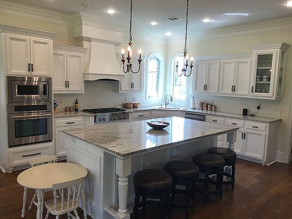 5th image of 138 Queensberry Dr