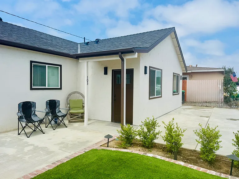 165 Tulip Ln #103 — Photo 3