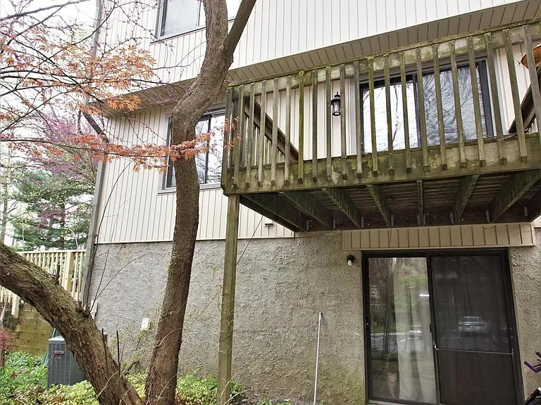 47 Eastford Ct — Photo 2