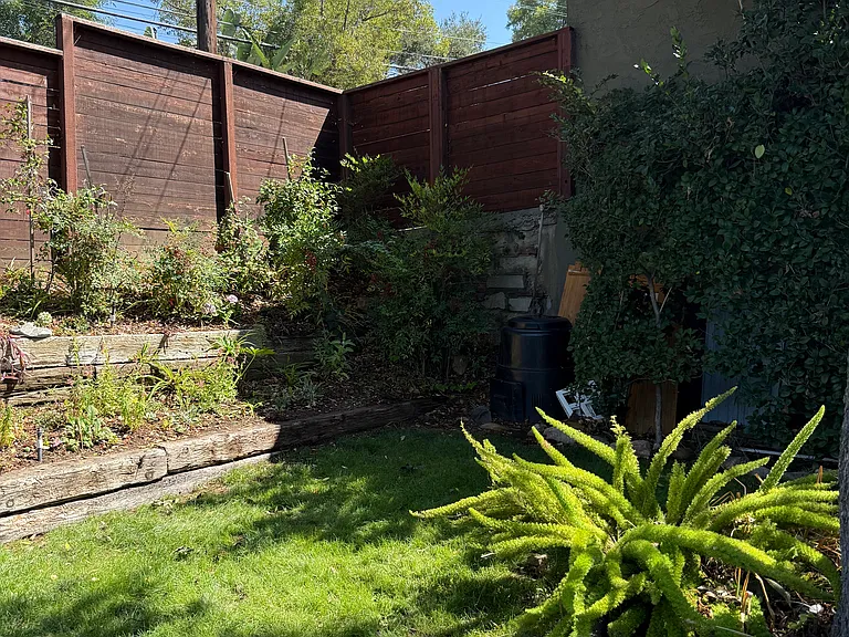 2046 Cerro Gordo St — Photo 4