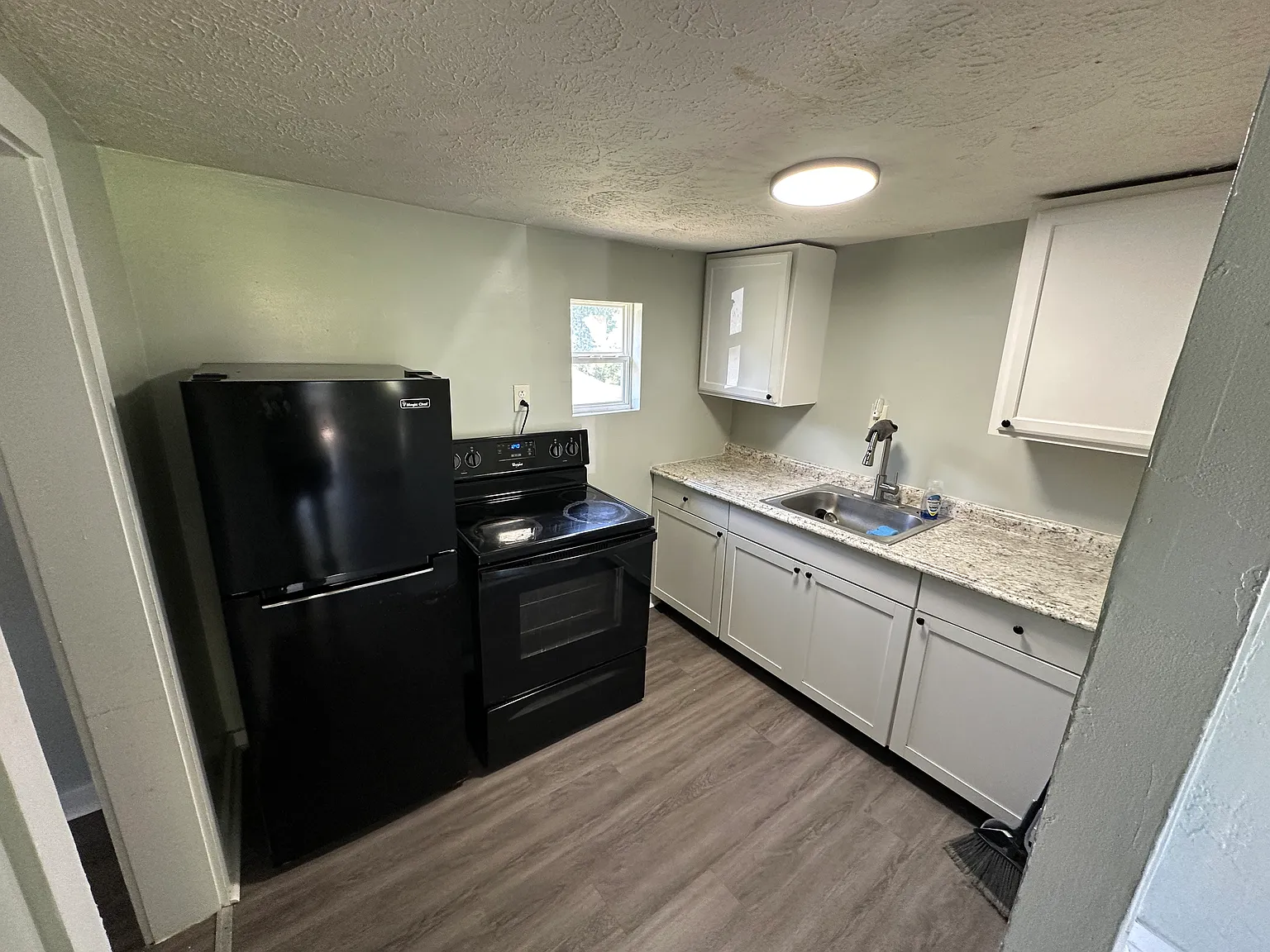 1 bed, 1000 sqft, $1,300 — Photo 2