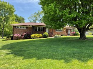 623 Lakeview Dr, Thomasville, NC 27360