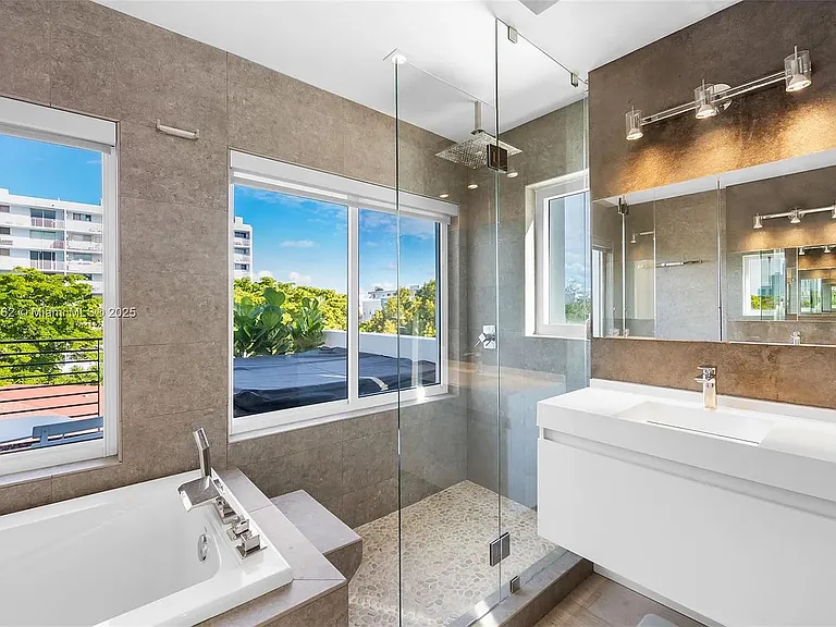 1024 Lenox Ave #4 — Photo 14
