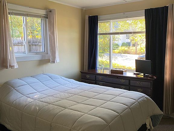 4th image of 692 Salem St #1