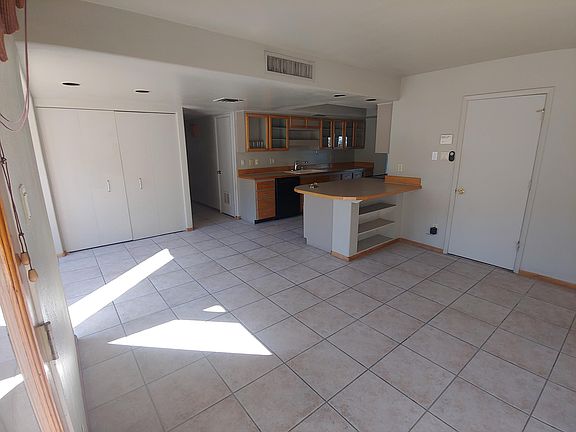 3rd image of 2242 E Vista Ave