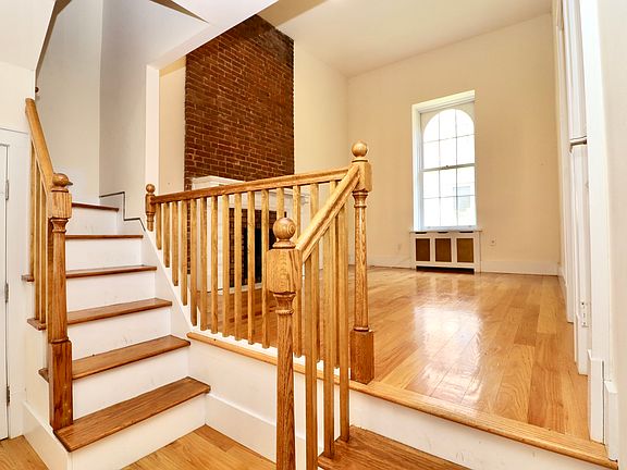 2nd image of 118 W 73rd St APT 4A