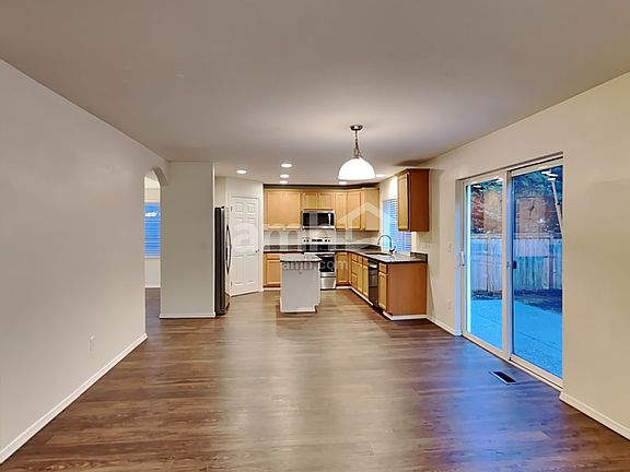 4th image of 1628 182nd St E