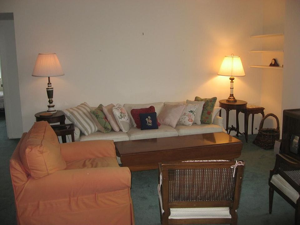 2nd image of 6301 N Sheridan Rd APT 8P