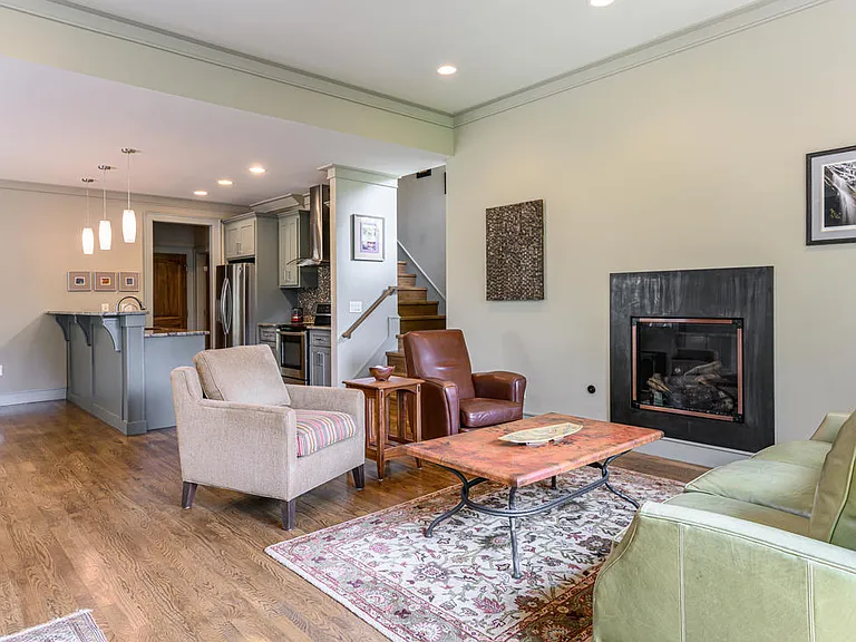 414 Stratford Rd — Photo 3