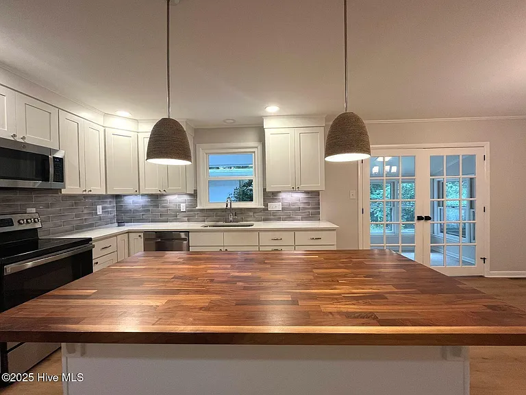 440 E Massachusetts Ave — Photo 12