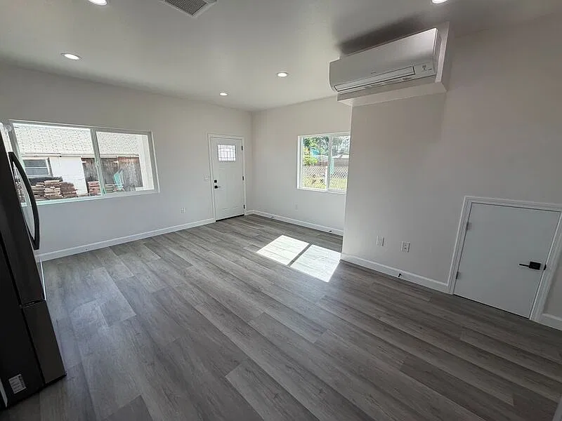 3 bed, 2.0 bath, 1200 sqft, $2,500 — Photo 3