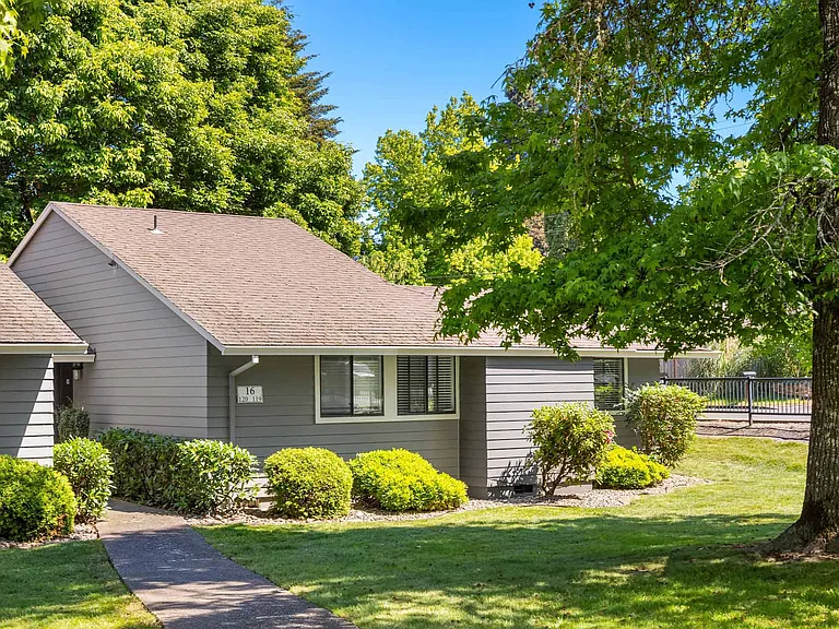 Tualatin Heights — Photo 25
