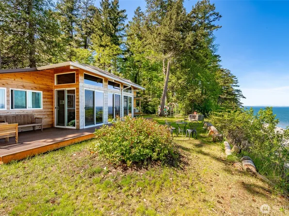60 Eliza Island, Bellingham, WA 98226
