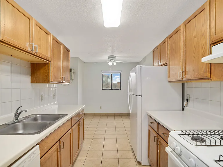 1313 Como Ave SE #102 — Photo 12
