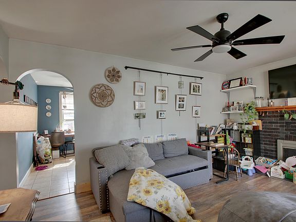 5th image of 2066 Oak St