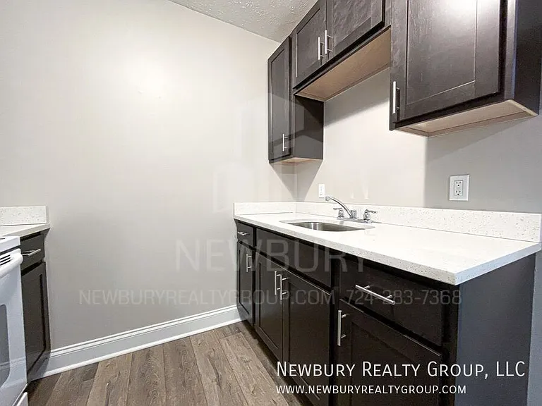 36 Sunbury Est — Photo 13