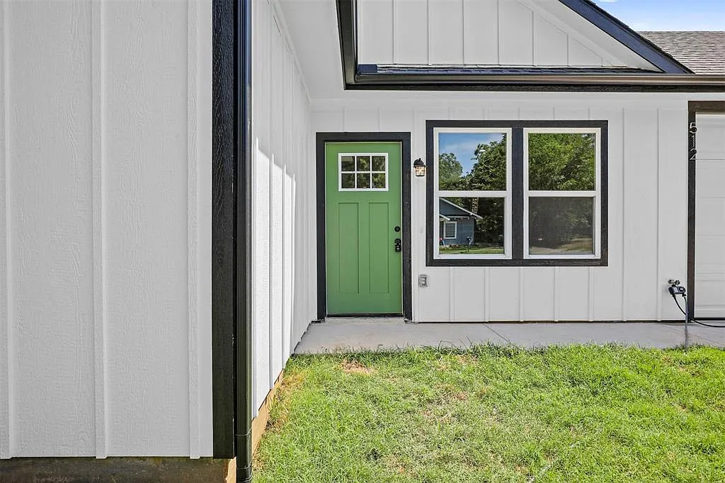 3 bed, 1290 sqft, $1,550 — Photo 2