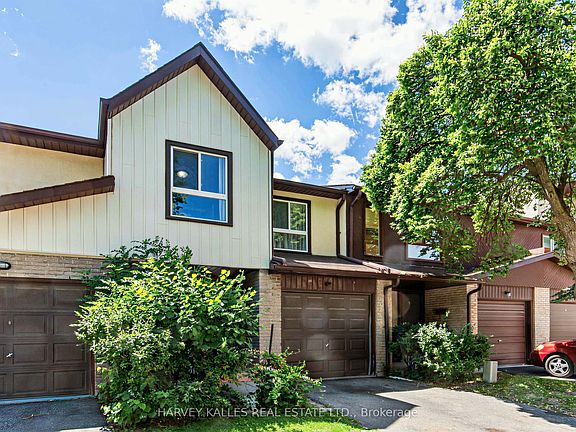 2nd image of 1180 Sandhurst Cir #2