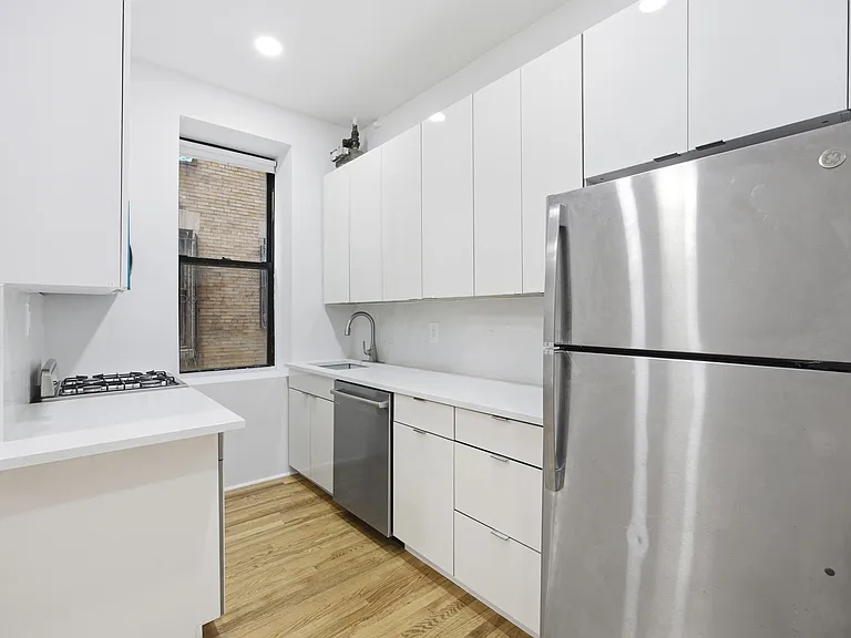 160 Wadsworth Ave #104 — Photo 7