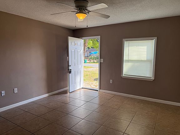 3rd image of 608 Sunset Blvd W #1