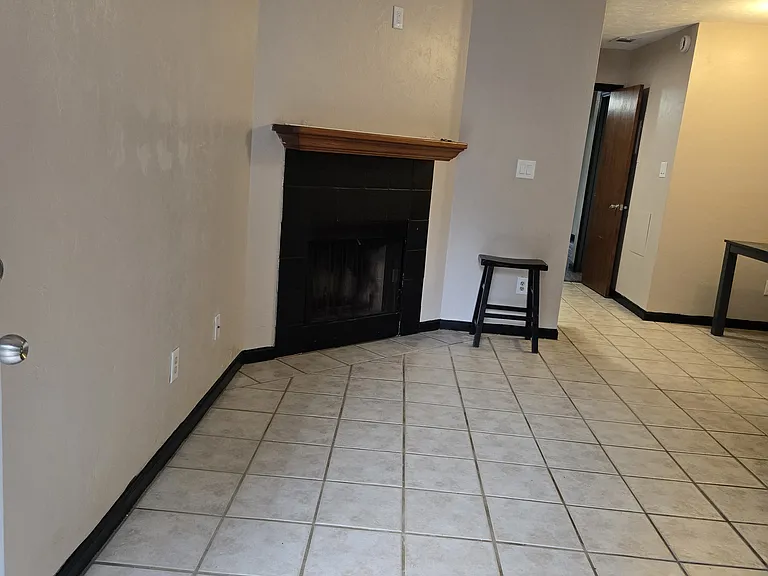 2532 Mar Ct — Photo 3