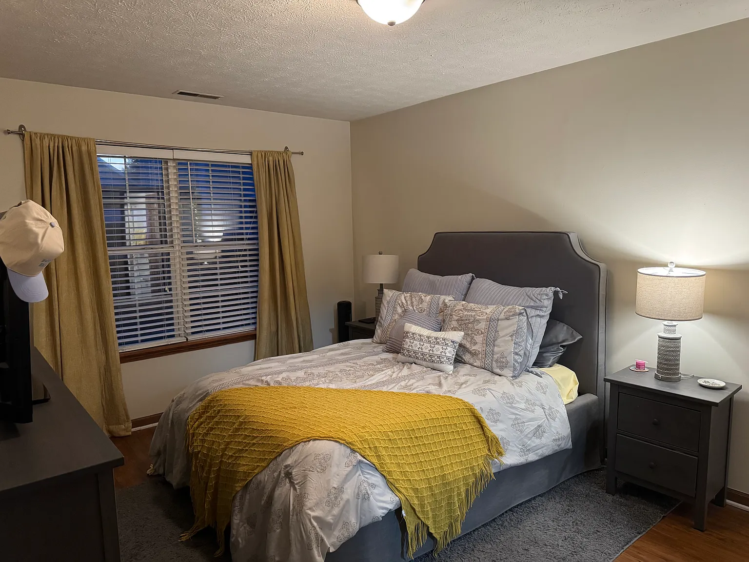 3 bed, 1202 sqft, $1,800 — Photo 2