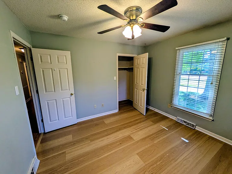 6913 Crandall Ct — Photo 12
