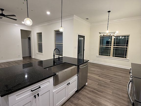 3rd image of 60 Tiffany Ln