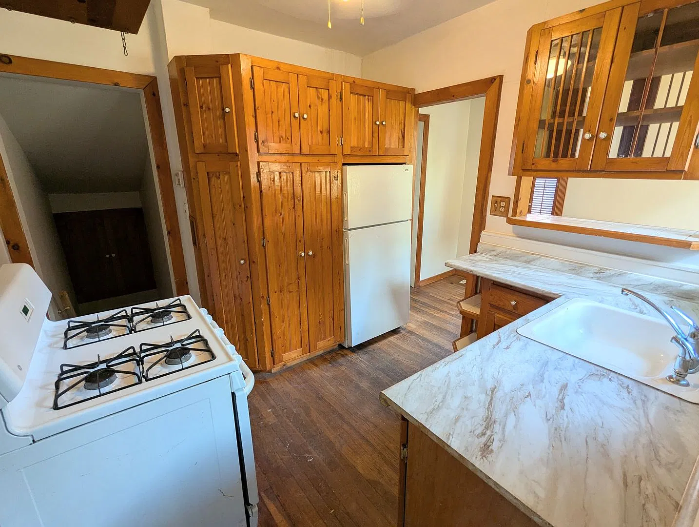 2 Bedroom 1.5 Bathroom Single Family Home with Off Street Parking! (Perry North) — Photo 3