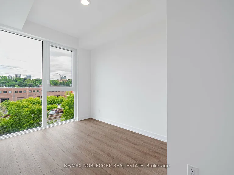 500 Dupont St #409 — Photo 15