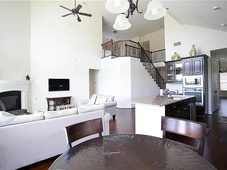 14224 Blueberry Hill Dr — Photo 6