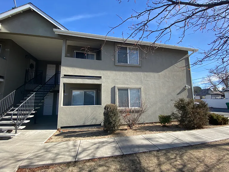 945 Prater Way — Photo 1