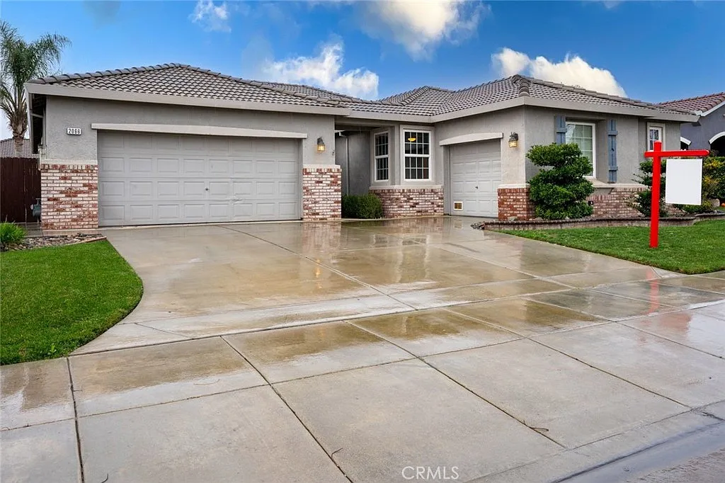 2066 Venezia St photo 1
