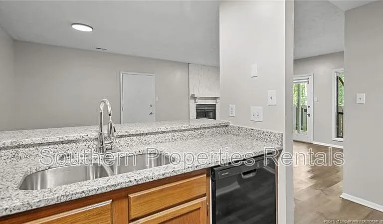1900 Tryon Dr #3-1 — Photo 2