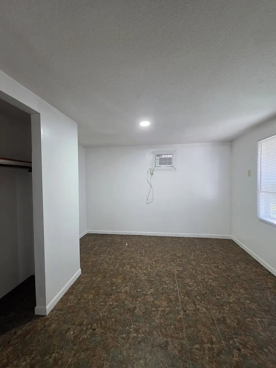 Building Photo - 201 Pine Bend Ct