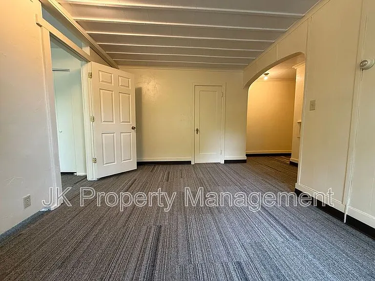 20 18th St S #8 — Photo 32