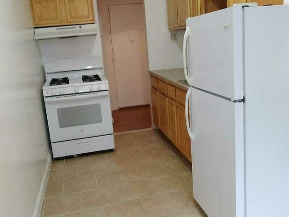 2nd image of 2100 Beekman Pl APT 3H