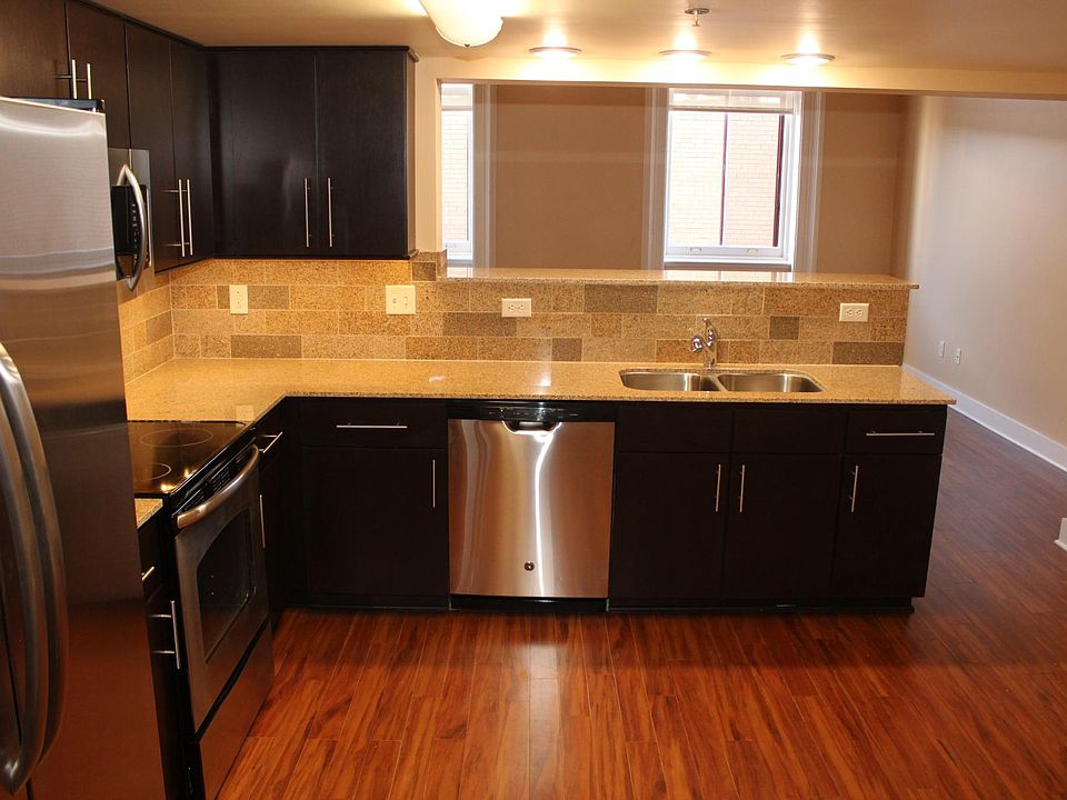 Kitchen with granite full backsplash