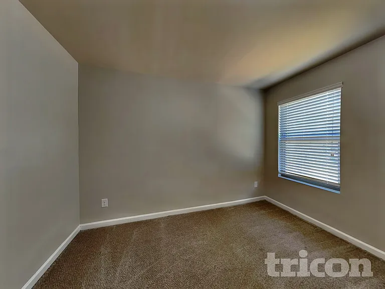 1095 Lear Dr — Photo 11